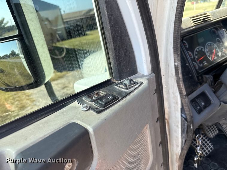 image for item EU2111 2014 Freightliner Columbia CL120 glider kit semi truck