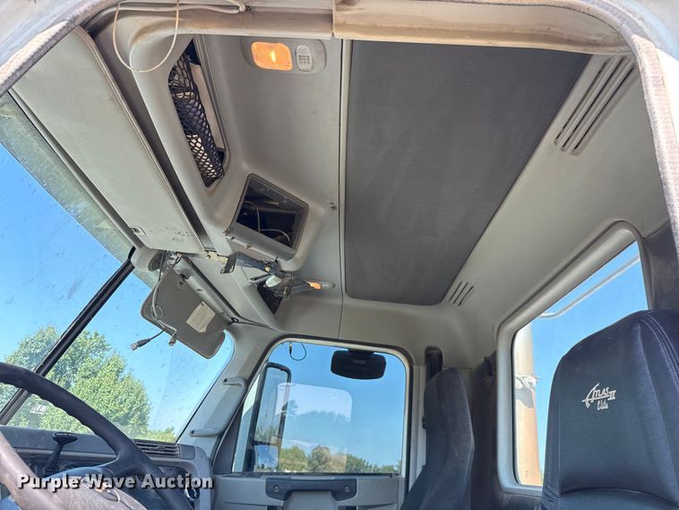 image for item EU2111 2014 Freightliner Columbia CL120 glider kit semi truck