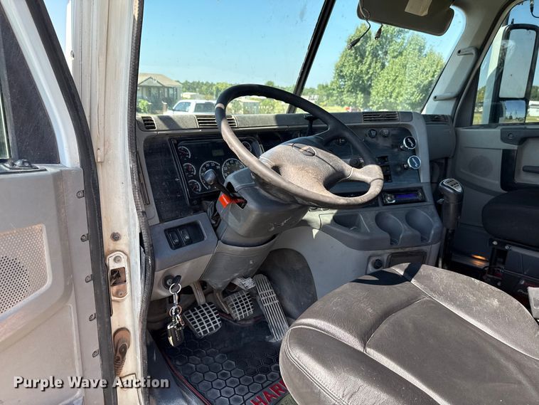 image for item EU2111 2014 Freightliner Columbia CL120 glider kit semi truck