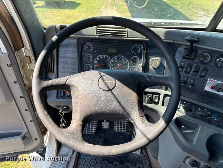 image for item EU2111 2014 Freightliner Columbia CL120 glider kit semi truck