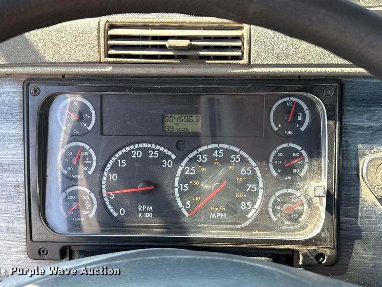 image for item EU2111 2014 Freightliner Columbia CL120 glider kit semi truck