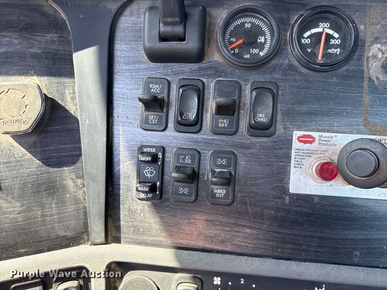 image for item EU2111 2014 Freightliner Columbia CL120 glider kit semi truck