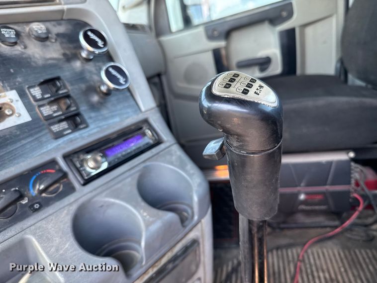 image for item EU2111 2014 Freightliner Columbia CL120 glider kit semi truck