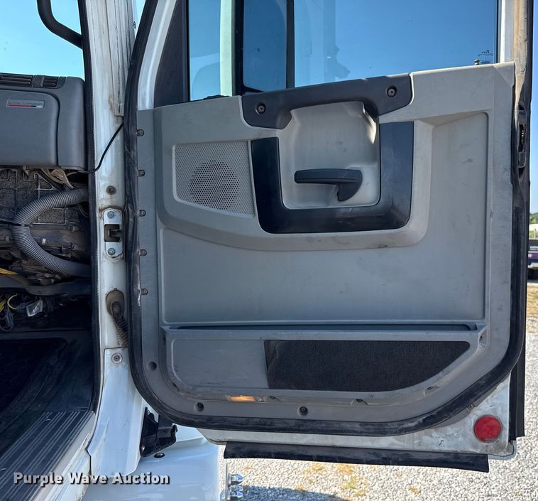 image for item EU2111 2014 Freightliner Columbia CL120 glider kit semi truck