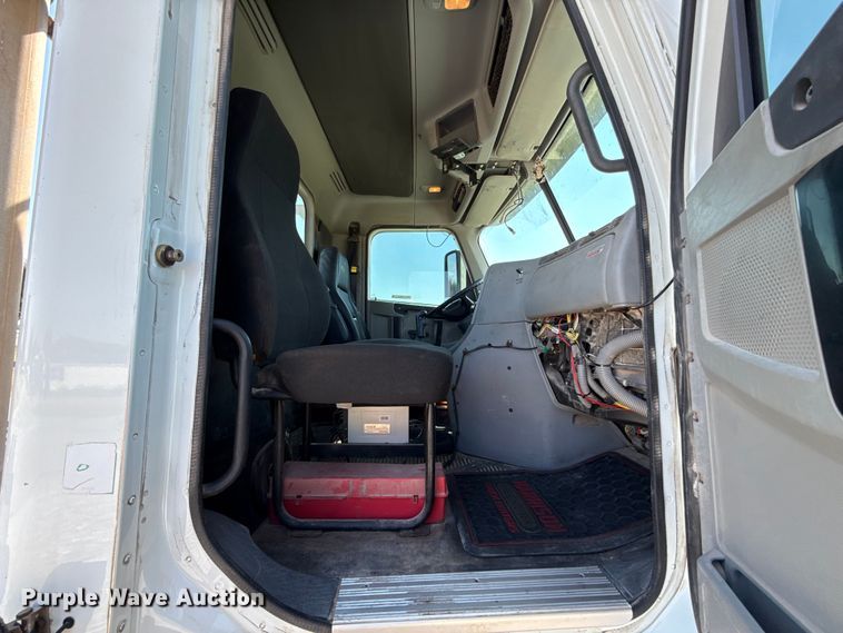 image for item EU2111 2014 Freightliner Columbia CL120 glider kit semi truck