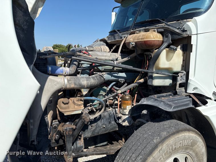 image for item EU2111 2014 Freightliner Columbia CL120 glider kit semi truck