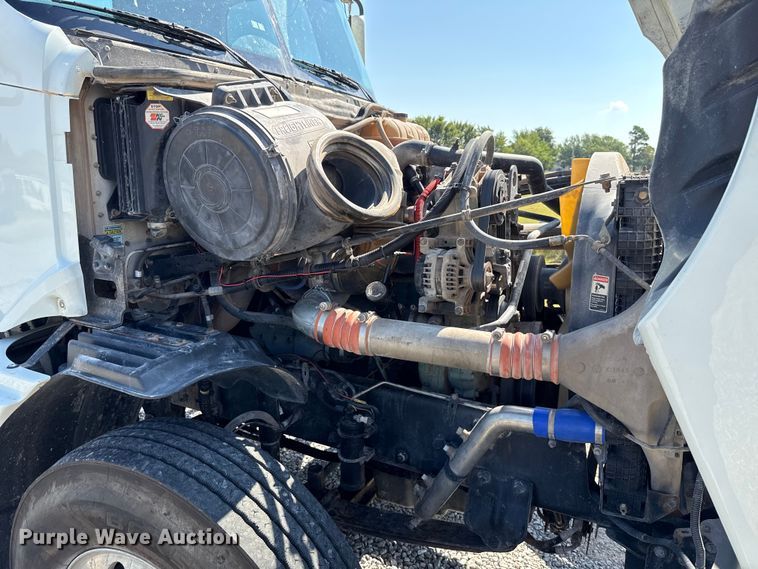 image for item EU2111 2014 Freightliner Columbia CL120 glider kit semi truck