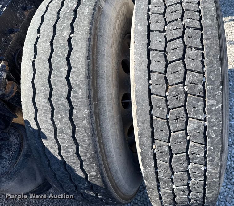 image for item EU2111 2014 Freightliner Columbia CL120 glider kit semi truck