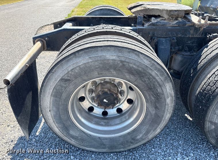 image for item EU2111 2014 Freightliner Columbia CL120 glider kit semi truck