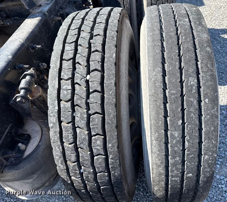 image for item EU2111 2014 Freightliner Columbia CL120 glider kit semi truck