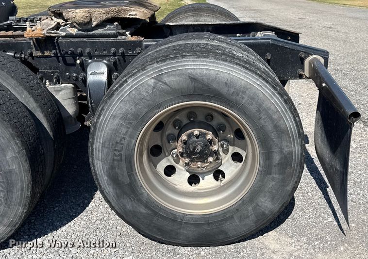 image for item EU2111 2014 Freightliner Columbia CL120 glider kit semi truck