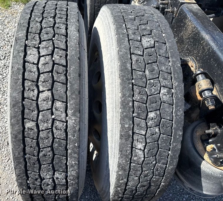 image for item EU2111 2014 Freightliner Columbia CL120 glider kit semi truck