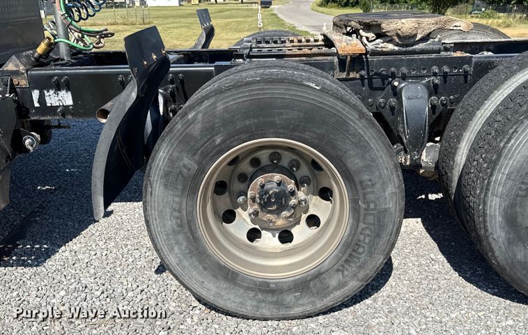 image for item EU2111 2014 Freightliner Columbia CL120 glider kit semi truck