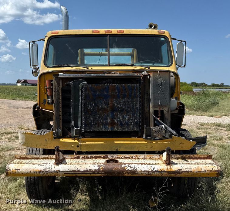 image for item EU2132 1983 International 2275 winch truck