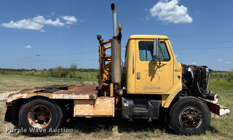 image for item EU2132 1983 International 2275 winch truck