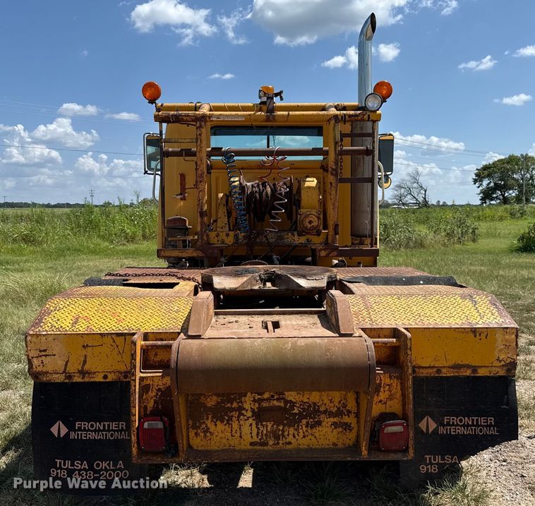 image for item EU2132 1983 International 2275 winch truck