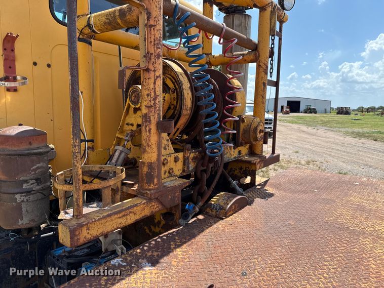 image for item EU2132 1983 International 2275 winch truck