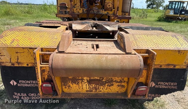 image for item EU2132 1983 International 2275 winch truck