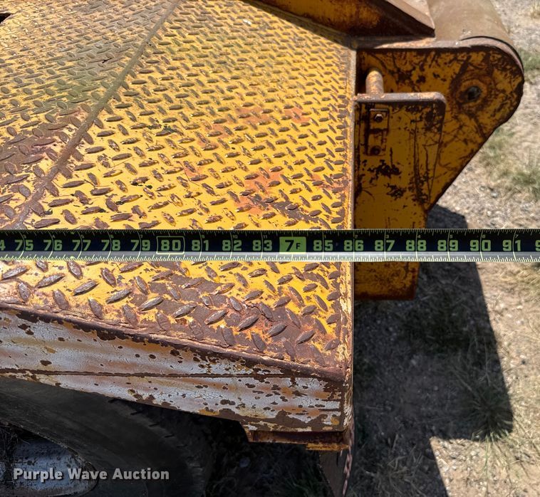 image for item EU2132 1983 International 2275 winch truck