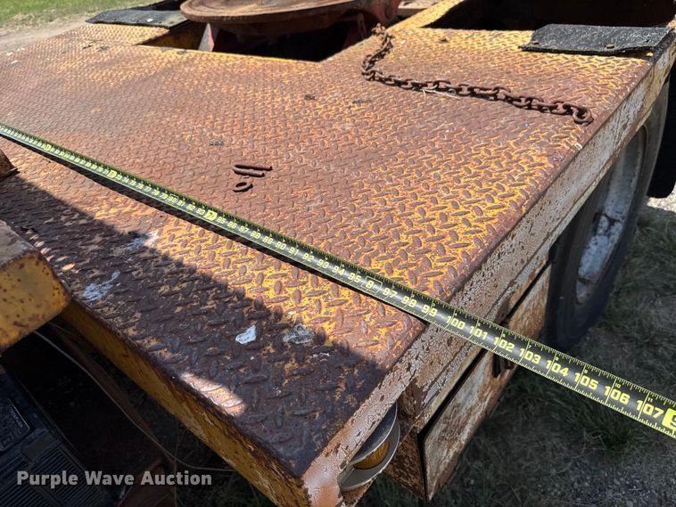 image for item EU2132 1983 International 2275 winch truck