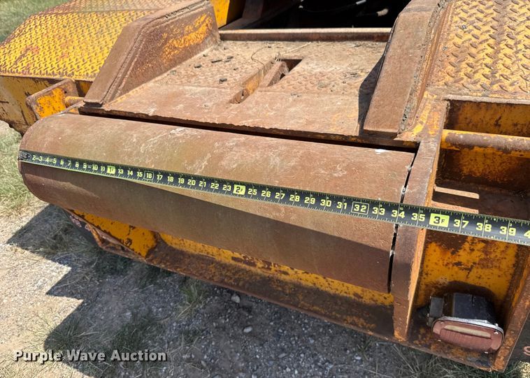 image for item EU2132 1983 International 2275 winch truck