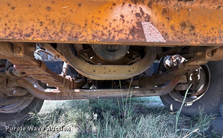 image for item EU2132 1983 International 2275 winch truck