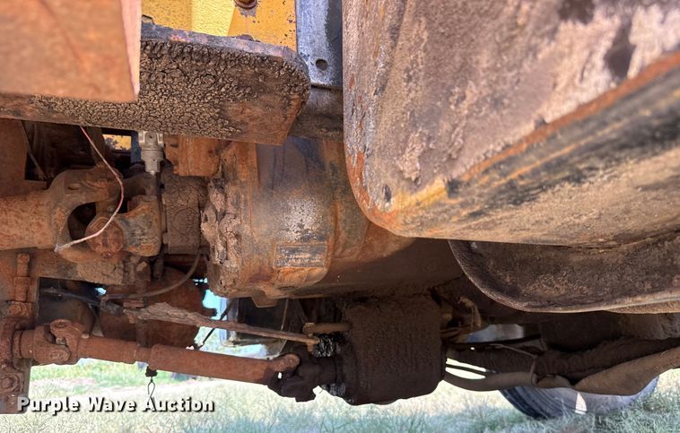 image for item EU2132 1983 International 2275 winch truck