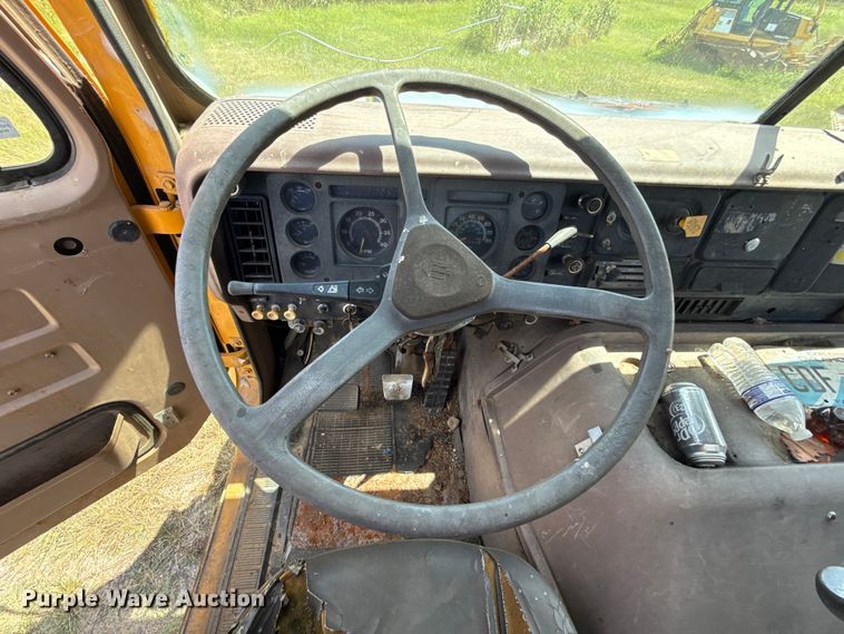 image for item EU2132 1983 International 2275 winch truck