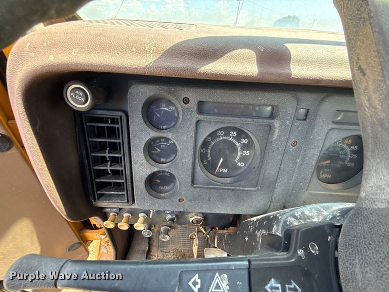 image for item EU2132 1983 International 2275 winch truck