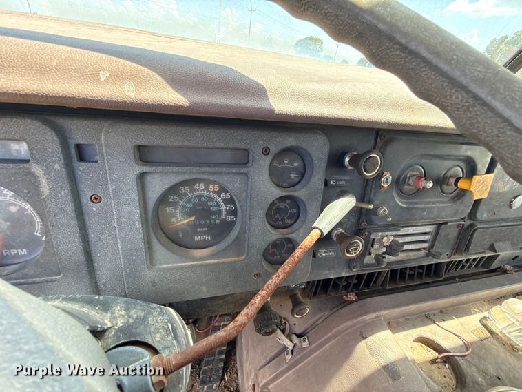 image for item EU2132 1983 International 2275 winch truck