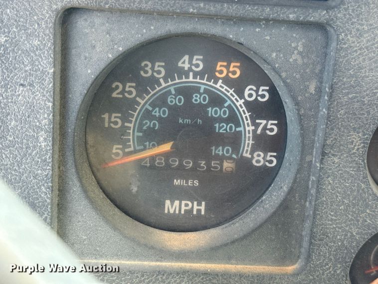 image for item EU2132 1983 International 2275 winch truck