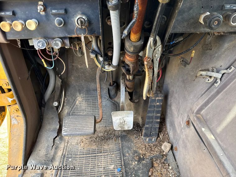 image for item EU2132 1983 International 2275 winch truck