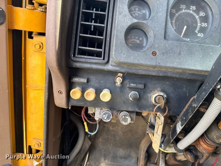 image for item EU2132 1983 International 2275 winch truck