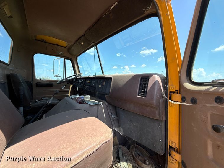 image for item EU2132 1983 International 2275 winch truck