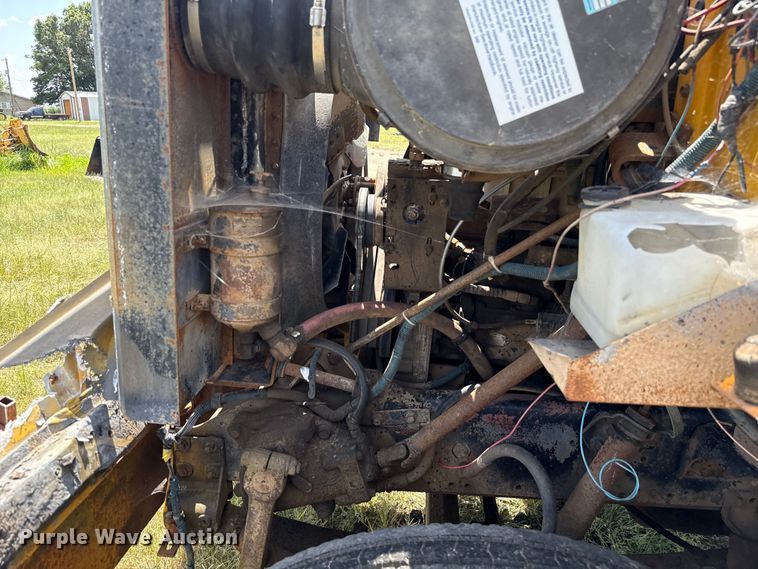 image for item EU2132 1983 International 2275 winch truck