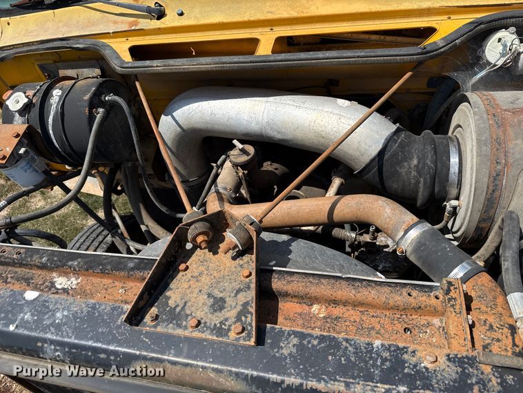 image for item EU2132 1983 International 2275 winch truck