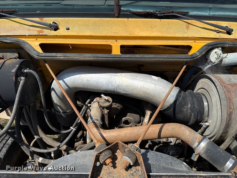 image for item EU2132 1983 International 2275 winch truck