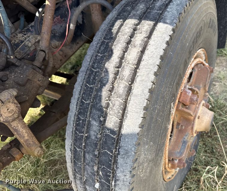 image for item EU2132 1983 International 2275 winch truck