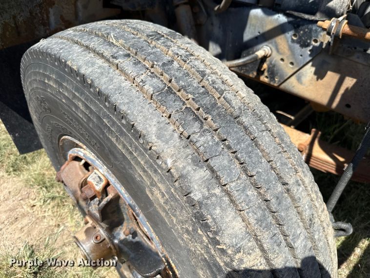 image for item EU2132 1983 International 2275 winch truck