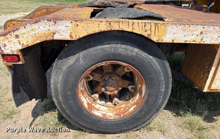 image for item EU2132 1983 International 2275 winch truck