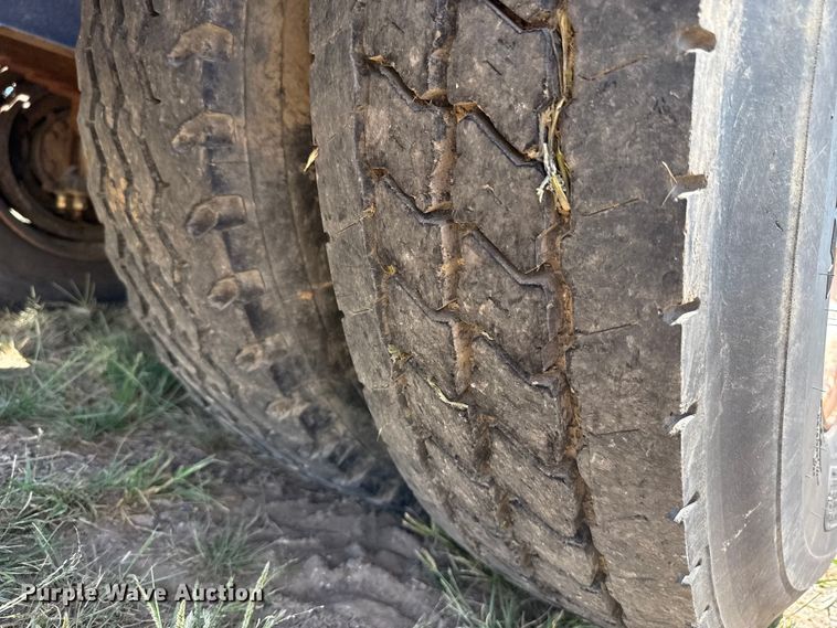 image for item EU2132 1983 International 2275 winch truck