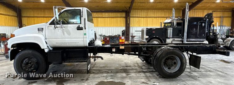 image for item EU2167 1999 GMC C7500 truck cab and chassis