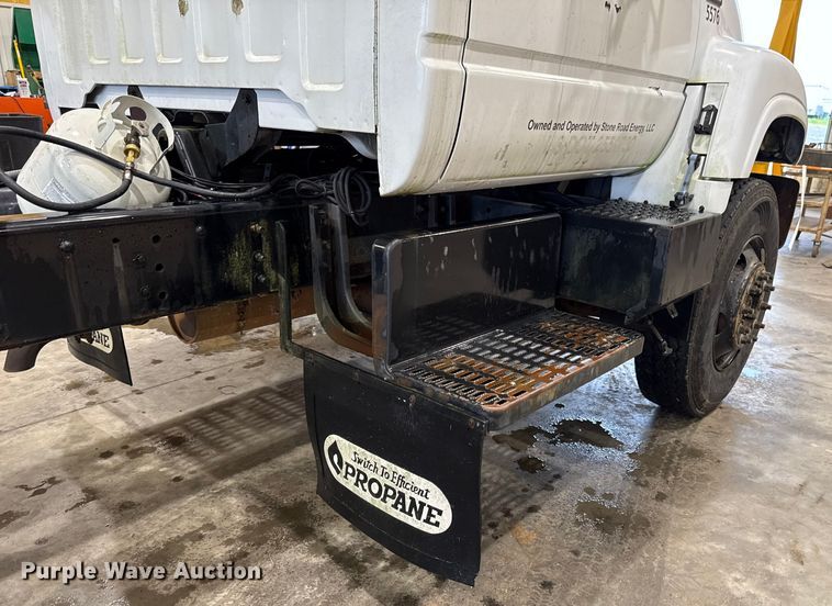 image for item EU2167 1999 GMC C7500 truck cab and chassis