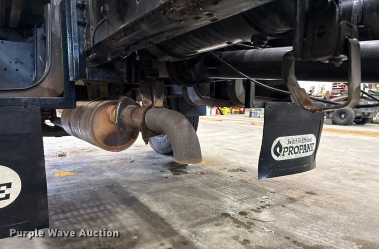 image for item EU2167 1999 GMC C7500 truck cab and chassis