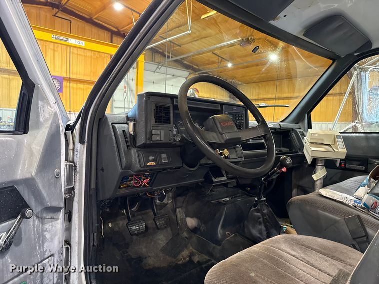 image for item EU2167 1999 GMC C7500 truck cab and chassis