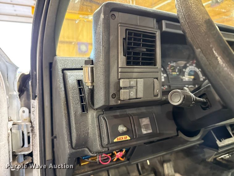 image for item EU2167 1999 GMC C7500 truck cab and chassis