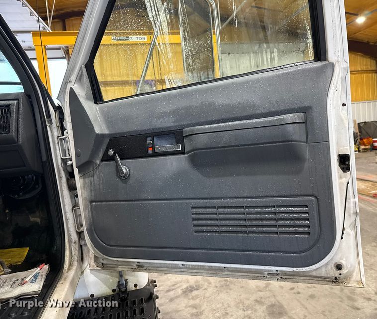 image for item EU2167 1999 GMC C7500 truck cab and chassis