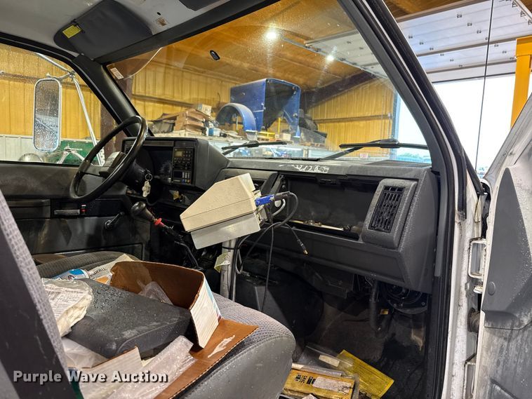 image for item EU2167 1999 GMC C7500 truck cab and chassis