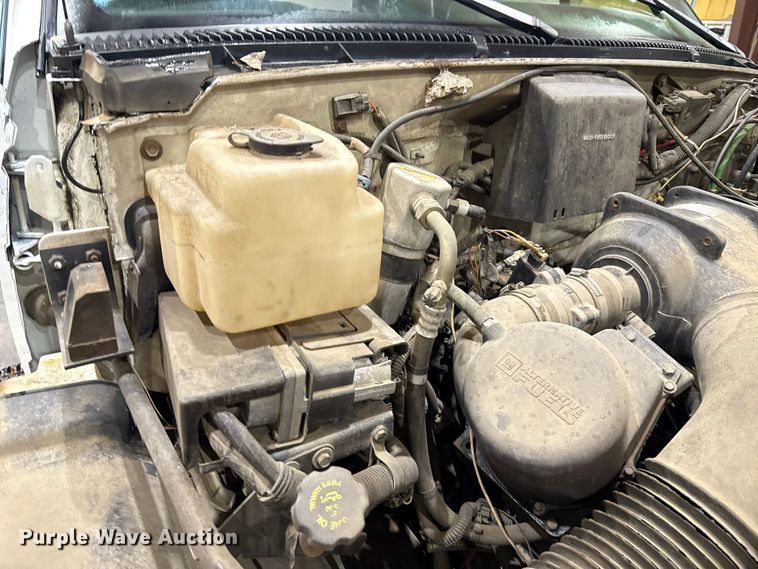 image for item EU2167 1999 GMC C7500 truck cab and chassis