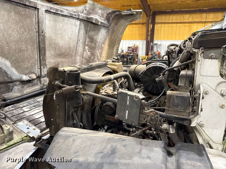 image for item EU2167 1999 GMC C7500 truck cab and chassis